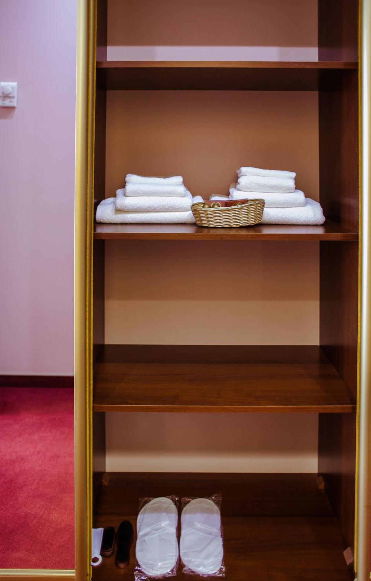 Warszawa Hotel Malekhuv Екстериор снимка